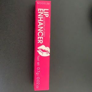 Lip illusion lip liner